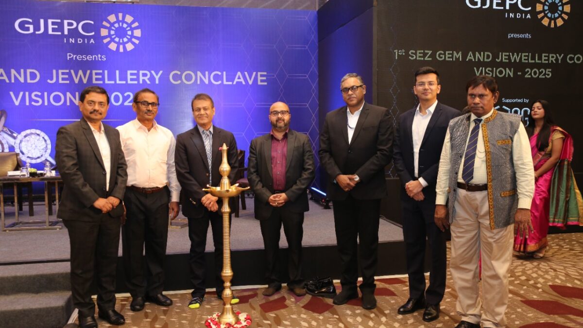 GJEPC organises the first ever SEZ Gem & Jewellery Conclave in Mumbai.