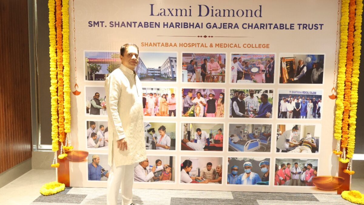 Laxmi Diamond organised Pre Diwali Party.
