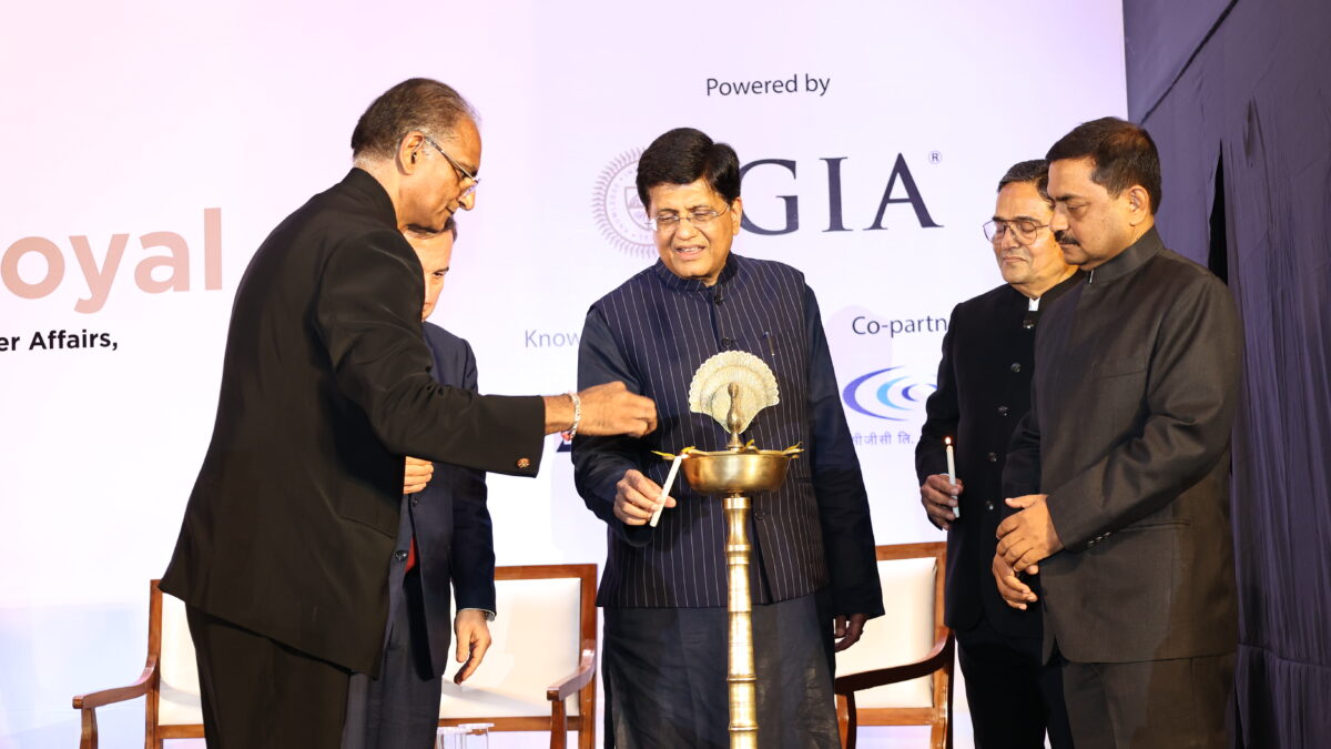 Union Minister Shri Piyush Goyal felicitates top exporters at  the 49th India Gem & Jewellery Awards (IGJA)