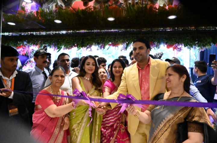 Malaika Arora Bedazzles Pune at the Relaunch of PNG Jewellers store in Aundh